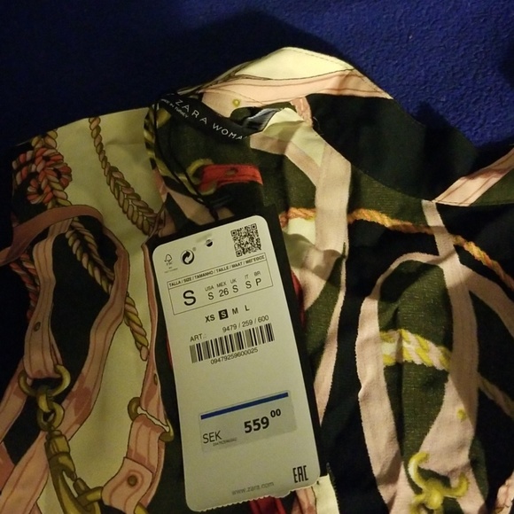 Dress - Picture 3 of 4